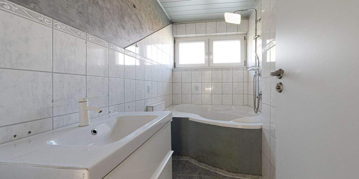 Mehrfamilienhaus, Wohnhaus Sindelfingen Darmsheim - 8 Zimmer, 193 m&sup2;, 749.000&euro; | Angebot:25694984