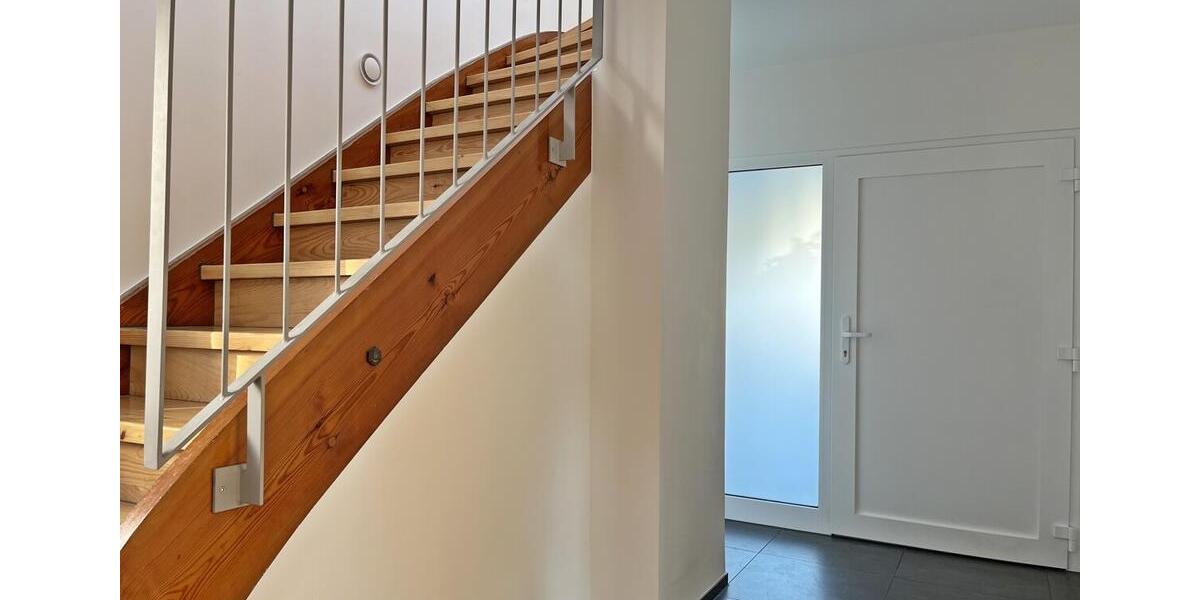 Einfamilienhaus Reutlingen Reutlingen (Kernstadt) - 4.5 Zimmer, 140 m&sup2;, 2.200&euro; | Angebot:25142351