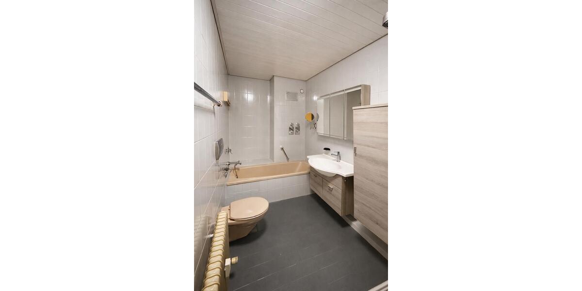 Dachgeschoßwohnung Reutlingen - 3 Zimmer, 118 m&sup2;, 1.450&euro; | Angebot:24559806