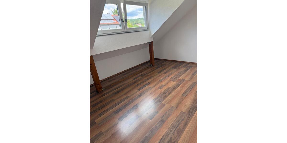 Dachgeschoßwohnung Esslingen am Neckar Hegensberg - 3 Zimmer, 69 m&sup2;, 1.250&euro; | Angebot:27601324