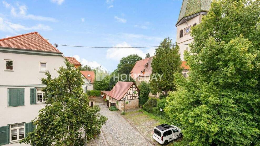 Möbliertes 1-Zimmer-Apartment im DG mit TG-Stellplatz - sofort bezugsfrei in Uni-Nähe!
