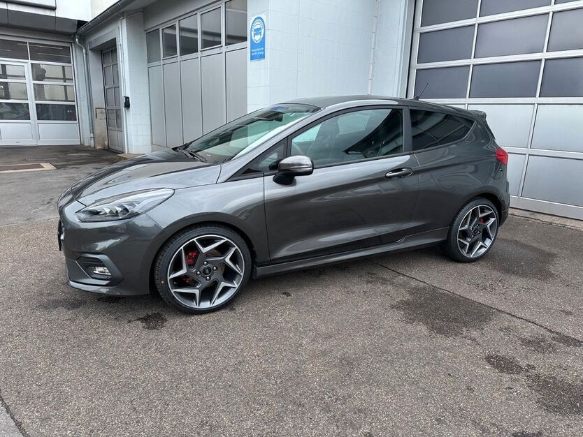 Ford Fiesta 32.190 km 21.990 € Ditzingen 71254