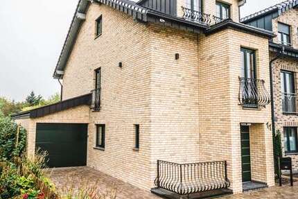 Haus zum Kaufen in Dormagen 835.000 € 225 m²
