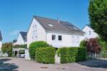 Familienidylle in L-E-Stetten: Moderne Doppelhaushälfte mit Garten in ruhiger Waldrandlage