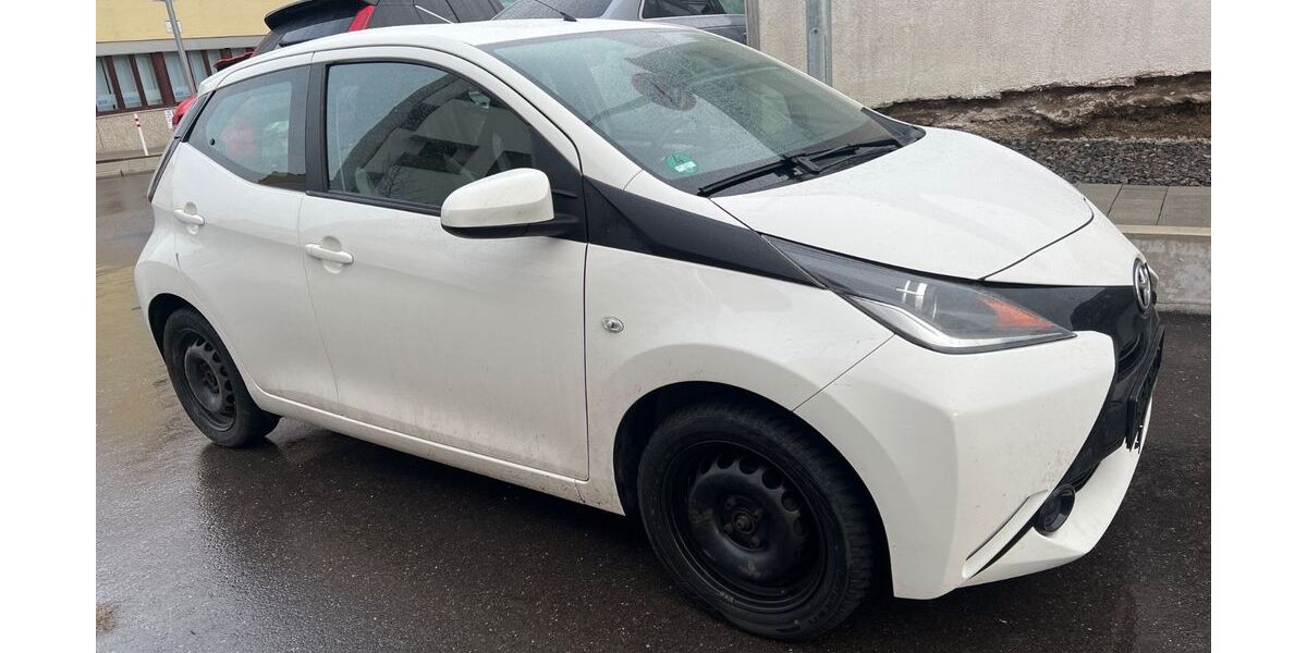 Toyota Aygo (X) 135.000 km 5.999 &euro; Ditzingen 71254