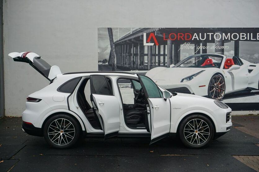 Porsche Cayenne 19.999 km 84.999 € Stuttgart 70499