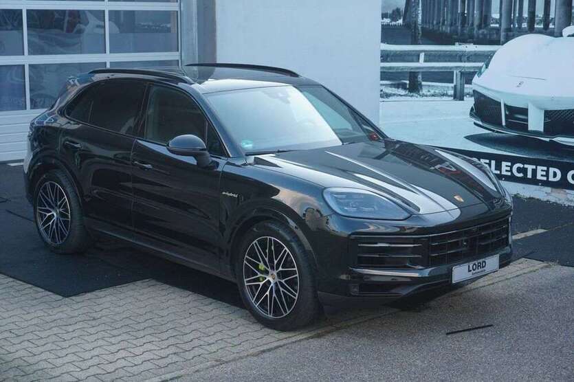 Porsche Cayenne 33.500 km 88.888 € Stuttgart 70499