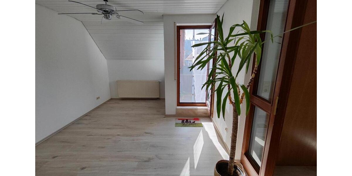 Dachgeschoßwohnung Nufringen - 2 Zimmer, 35 m&sup2;, 130.000&euro; | Angebot:25403529