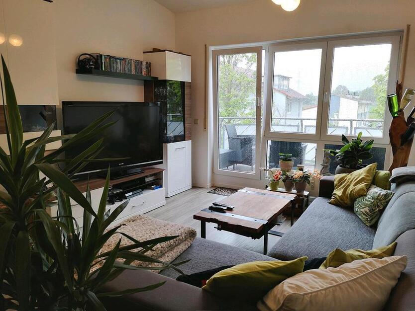 Stilvolle und moderne 2-Raum-DG-Wohnung mit EBK in Freiberg am