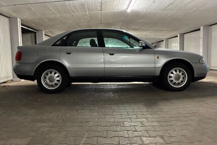 Audi A4 140.000 km 3.700 &euro; Pforzheim 75180