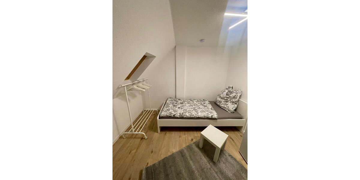 Dachgeschoßwohnung Ludwigsburg Eglosheim - 1 Zimmer, 12 m&sup2;, 395&euro; | Angebot:26088245