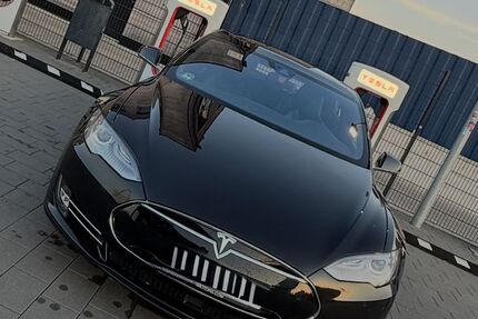 Tesla Model S 179.000 km 32.000 &euro; Stuttgart 70186
