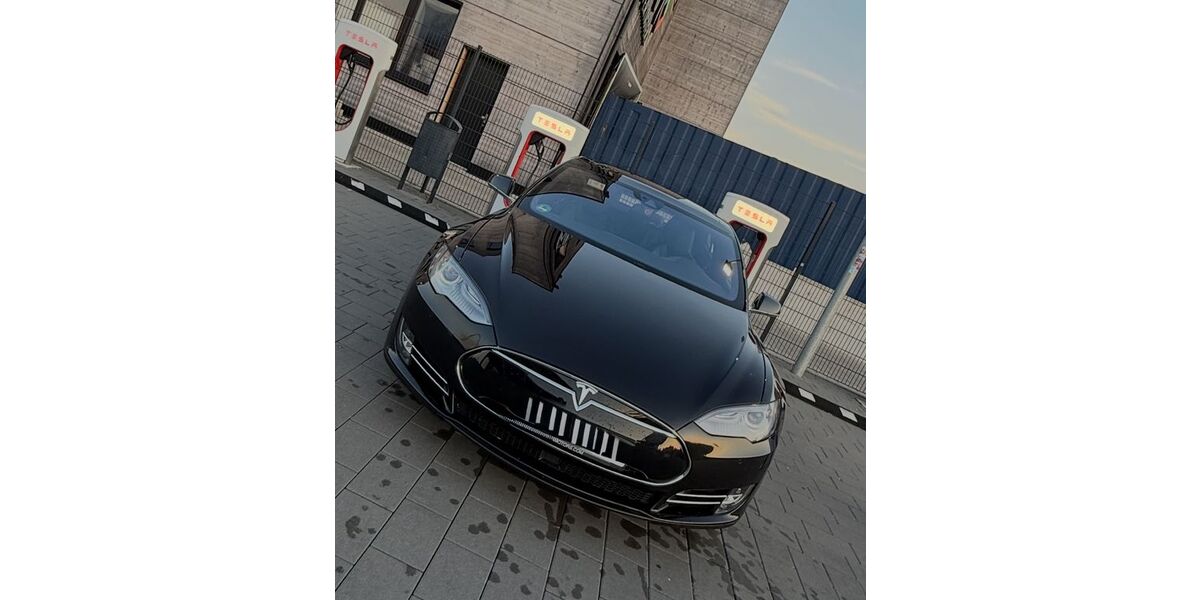 Tesla Model S 179.000 km 32.000 &euro; Stuttgart 70186