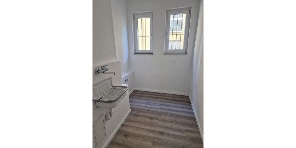 Etagenwohnung Stuttgart Ost - 3 Zimmer, 126 m&sup2;, 1.800&euro; | Angebot:25674459