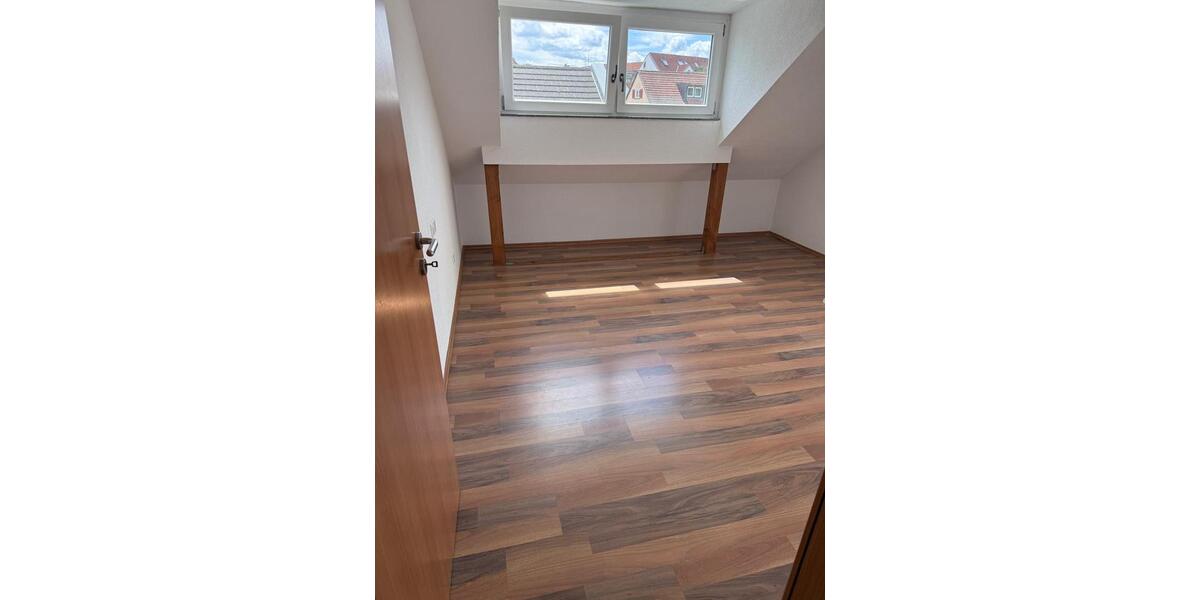 Dachgeschoßwohnung Esslingen am Neckar Hegensberg - 3 Zimmer, 69 m&sup2;, 1.250&euro; | Angebot:27601324