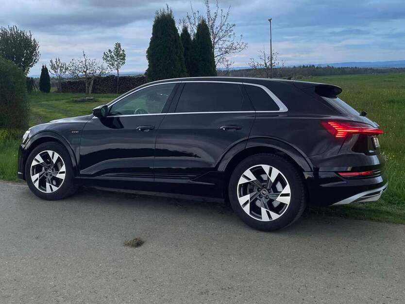 Audi e-tron 49.000 km 26.489 € Deckenpfronn 75392