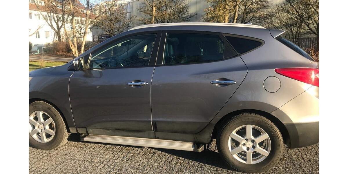 Hyundai IX35 128.000 km 11.900 € Stuttgart 70173