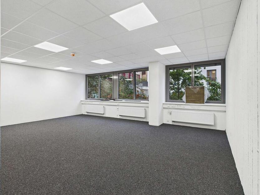 Erstbezug nach Modernisierung: Bürofläche in Stuttgart-Mitte – barrierefrei & vielseitig nutzbar. zimmer