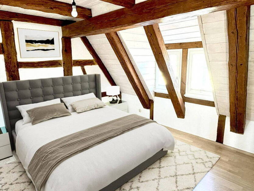 Renningen: Exklusive Maisonette-LoftWohnung im Fachwerkhaus - mit EBK & Tageslichtbad