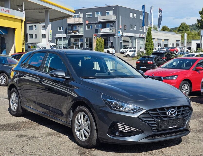 Hyundai i30 12.383 km 17.600 € Leonberg 71229