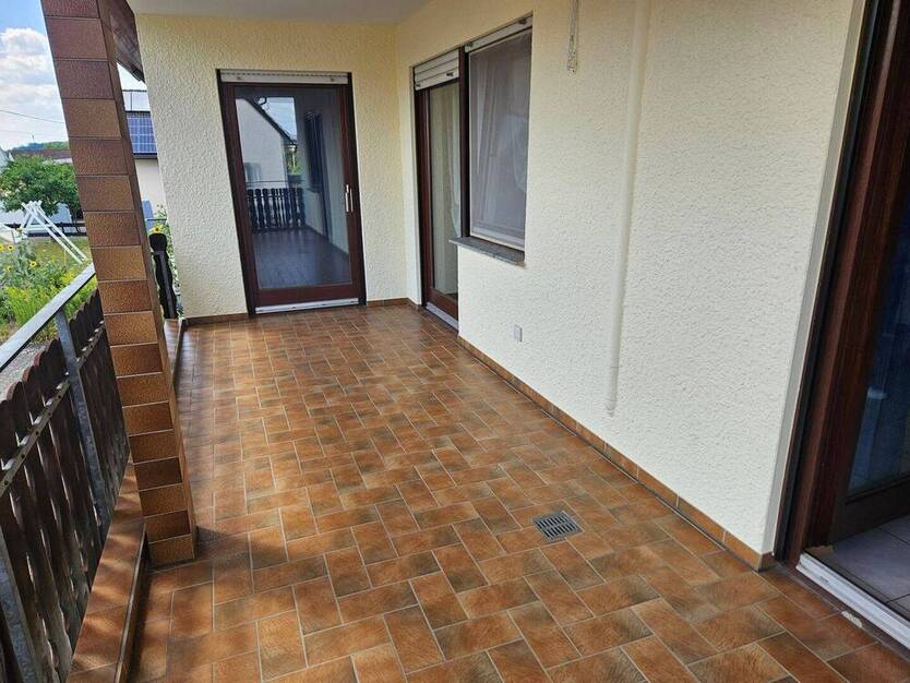 ++Haus mit 2 Wohnungen, Balkon, Küche und große Doppelgarage 7 zimmer