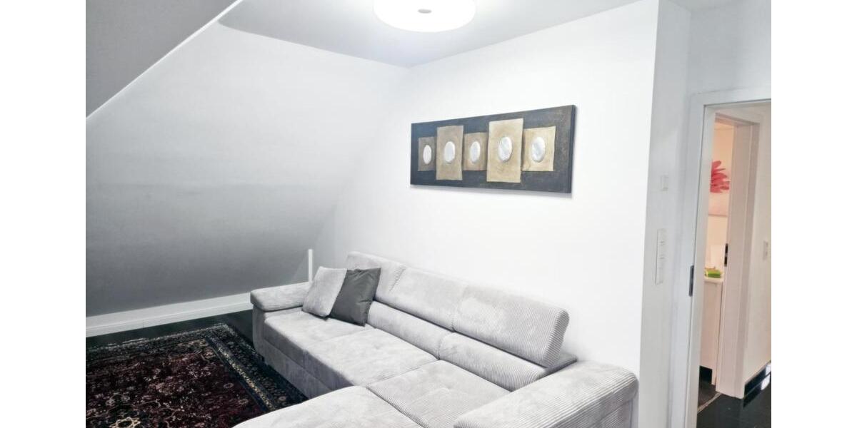 Dachgeschoßwohnung Stuttgart Feuerbach - 3 Zimmer, 65 m&sup2;, 1.200&euro; | Angebot:25547181