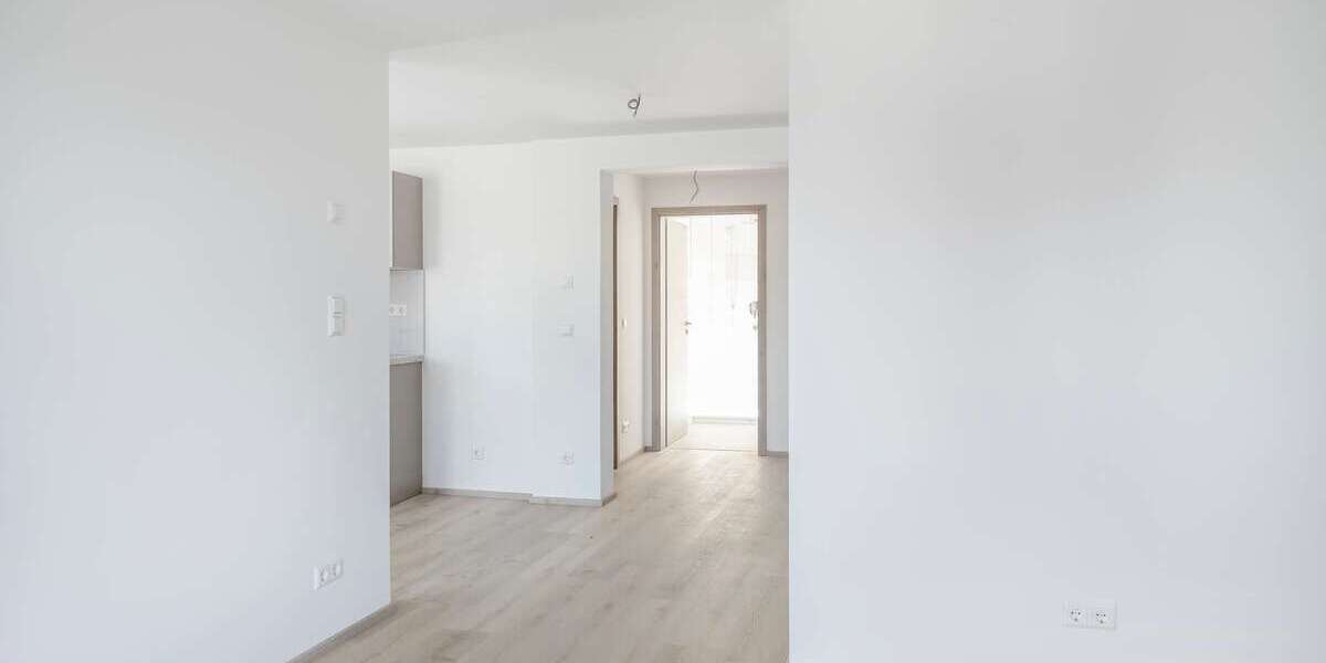 Hochwertig sanierte 2-Zimmer-Dachgeschosswohnung mit Balkon - 2- Esslingen am Neckar Oberesslingen | Angebot:27646718