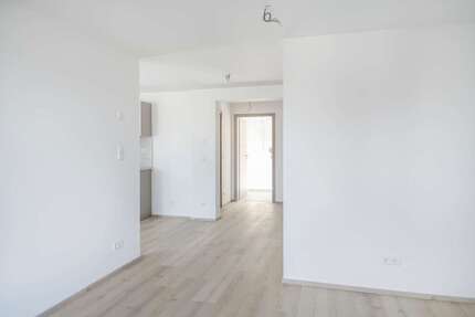 Hochwertig sanierte 2-Zimmer-Dachgeschosswohnung mit Balkon - Wohnung Esslingen am Neckar Oberesslingen | Angebot:27646718