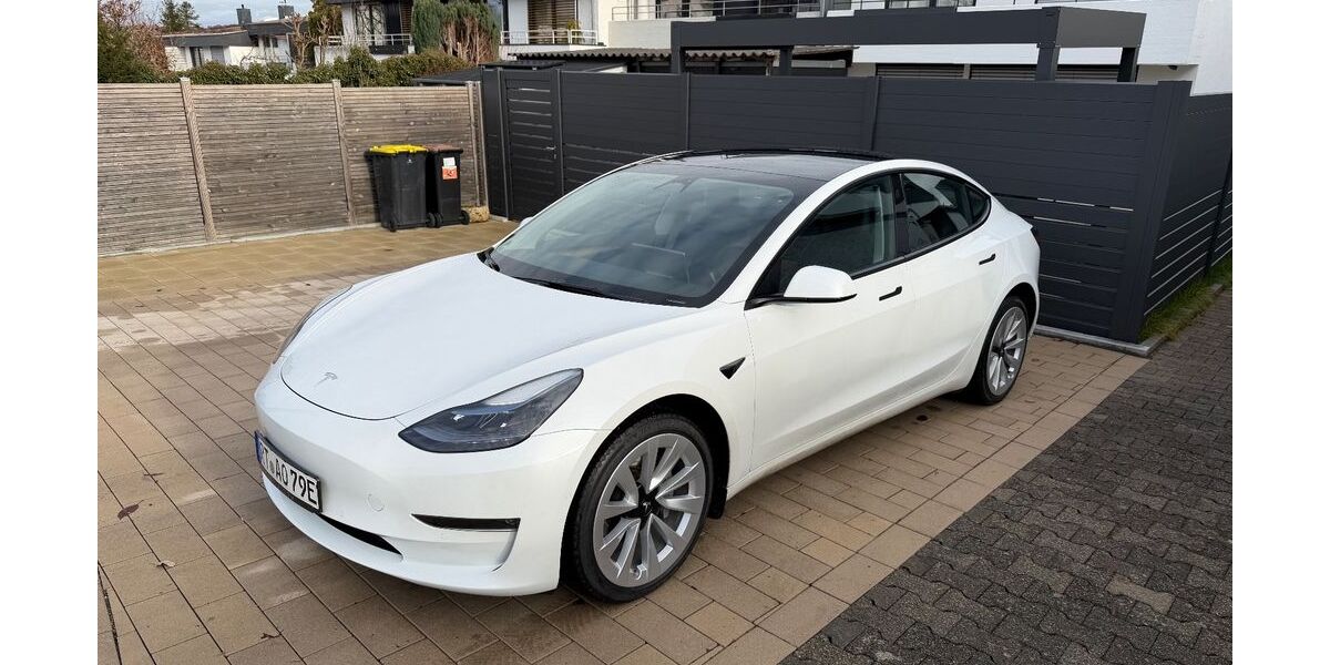 Tesla Model 3 50.400 km 28.999 &euro; Wannweil 72827