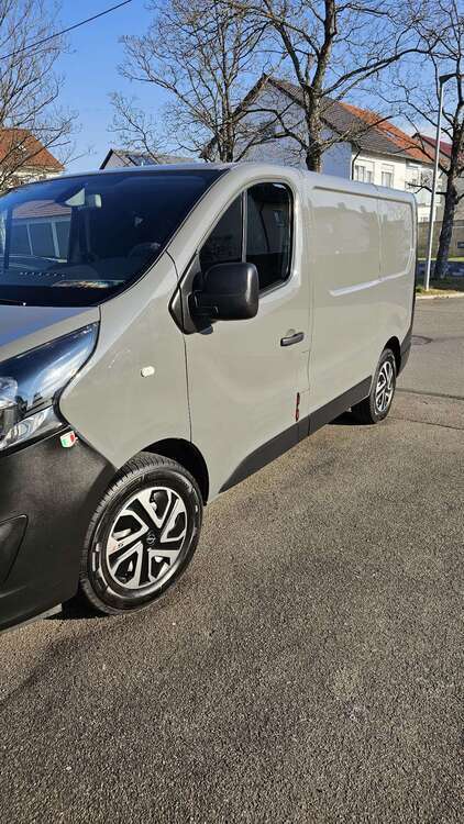 Opel Vivaro 245.000 km 7.800 € Metzingen 72555