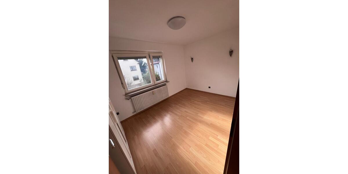 Etagenwohnung Fellbach Oeffingen - 3 Zimmer, 80 m&sup2;, 1.400&euro; | Angebot:26045333