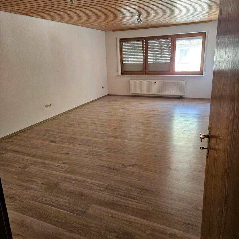 Vermiete 4 Zimmmer wohnung 90qm in Nagld -Gündr. zimmer