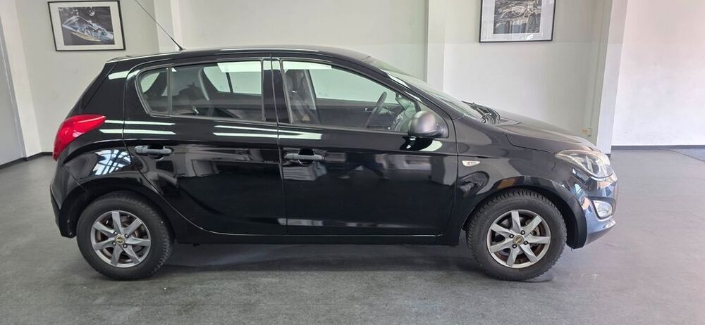 i20