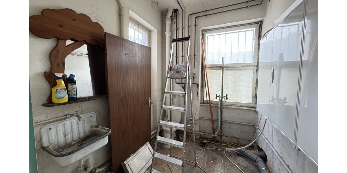 Teilsaniertes 3-Familienhaus in Pforzheim-Würm - Mehrfamilienhaus, Wohnhaus Pforzheim Eutingen | Angebot:23421912