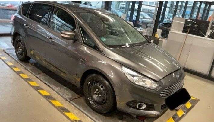 Ford S-Max 170.100 km 9.990 &euro; Sindelfingen 71065