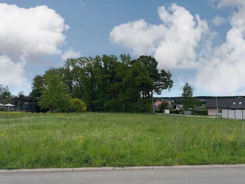 Grundstück zu verkaufen in Engelsbrand 252.700 € 722 m²