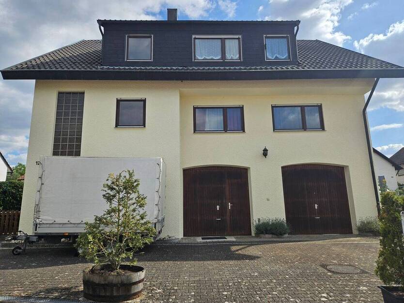 ++Haus mit 2 Wohnungen, Balkon, Küche und große Doppelgarage 7 zimmer