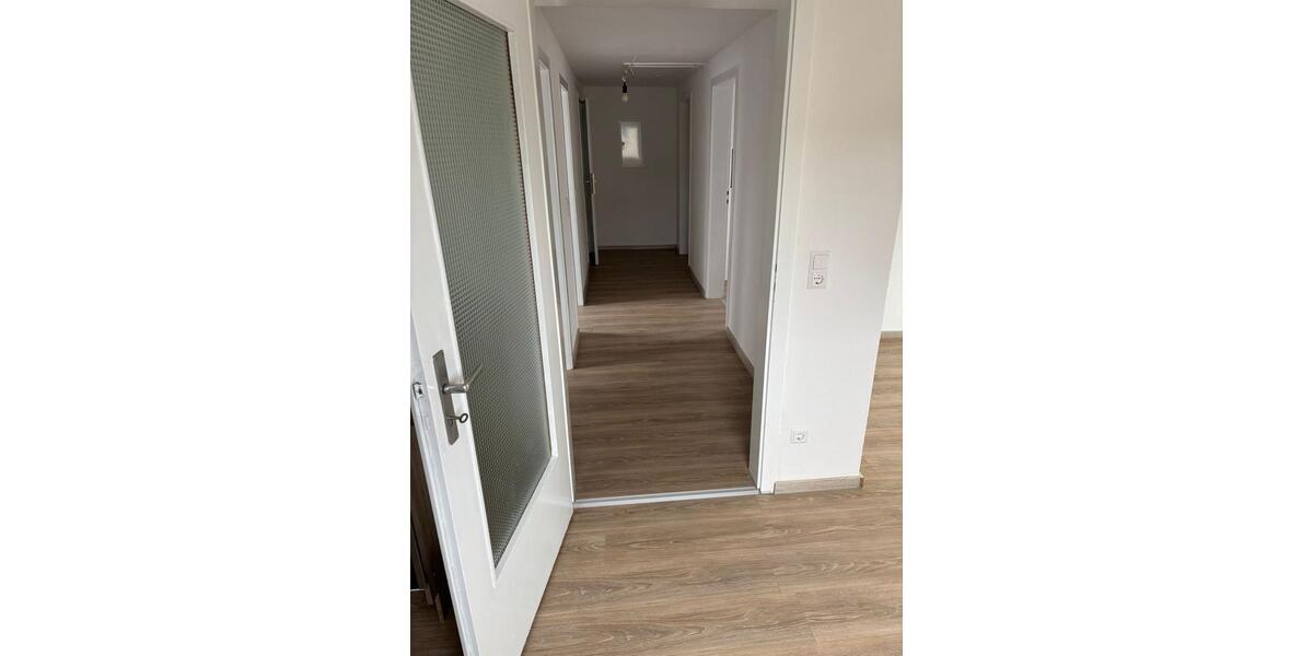 Dachgeschoßwohnung Leonberg - 2.5 Zimmer, 60 m&sup2;, 850&euro; | Angebot:24702910