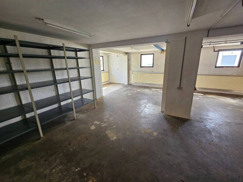 ++Haus mit 2 Wohnungen, Balkon, Küche und große Doppelgarage 7 zimmer