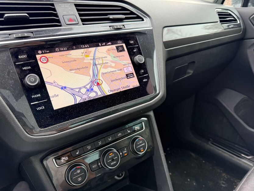 VW Tiguan 97.000 km 24.999 € Stuttgart 70435