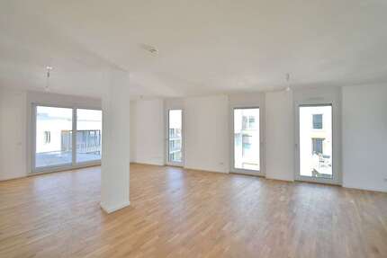 Wohnung Böblingen - 4 Zimmer, 154 m&sup2;, 2.711&euro; | Angebot:25790717