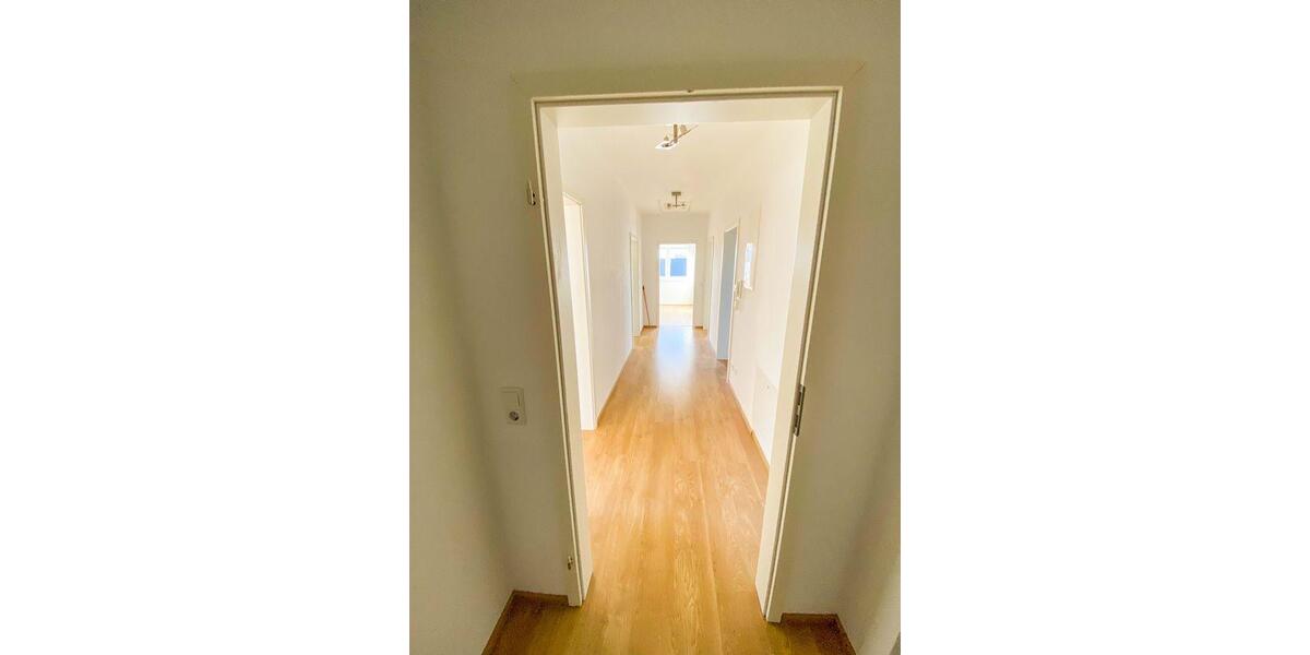 Dachgeschoßwohnung Vaihingen an der Enz - 3.5 Zimmer, 77 m&sup2;, 1.090&euro; | Angebot:26232780