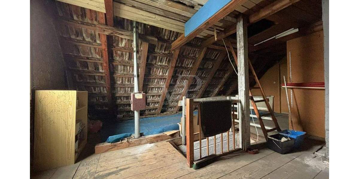 Sanierungsbedürftiges Einfamilienhaus in Neckarweihingen 6 zimmer