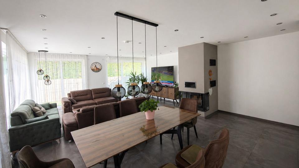 Einfamilienhaus Nürtingen - 9 Zimmer, 272 m&sup2;, 1.695.000&euro; | Angebot:26326414