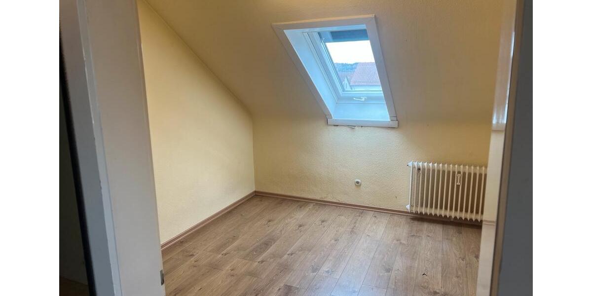 Dachgeschoßwohnung Leonberg - 4 Zimmer, 75 m&sup2;, 1.650&euro; | Angebot:24487529