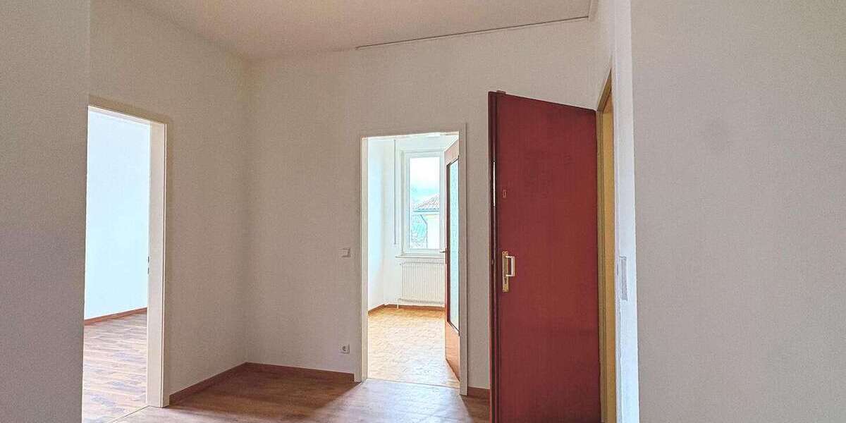 Etagenwohnung Esslingen am Neckar Oberesslingen - 3 Zimmer, 95 m&sup2;, 1.000&euro; | Angebot:27465141