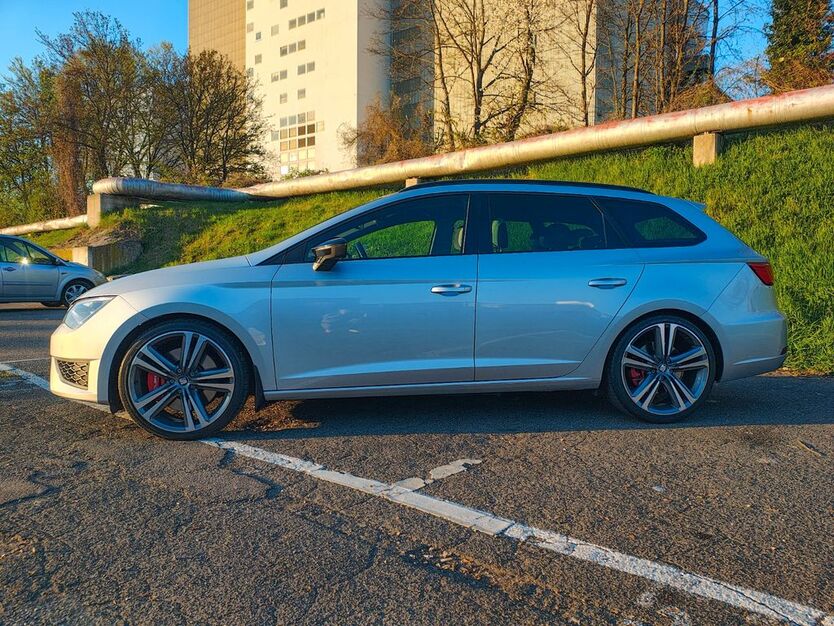 Seat Leon 108.000 km 15.300 € Stuttgart 70619