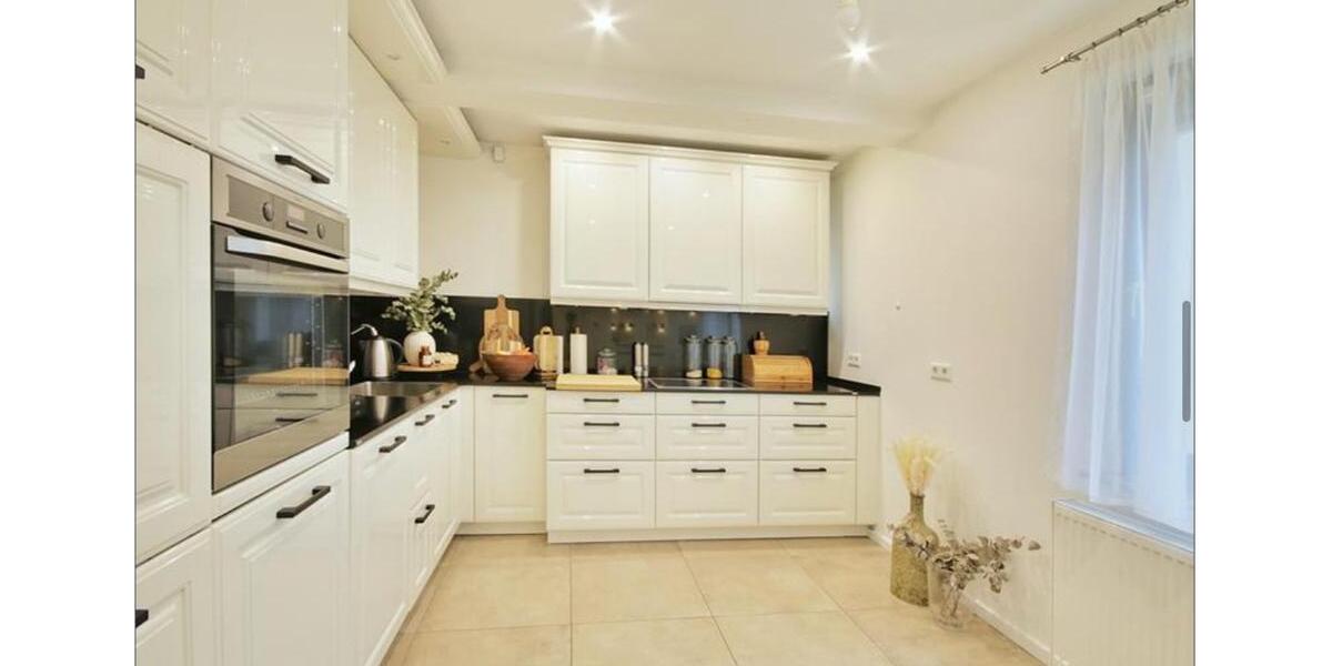 Stilvoll sanierte, vollmöblierte freistehende Stadtvilla+ Garten 8 zimmer