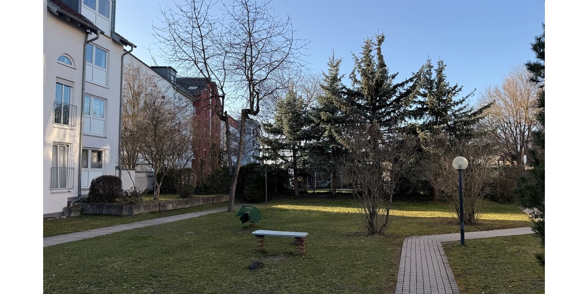 Gut geschnittene 3-Zi.-ETW in Böblingen - Toplage, ruhig und zentrumsnah gelegen - Dachgeschoßwohnung Böblingen Böblingen | Angebot:25378862