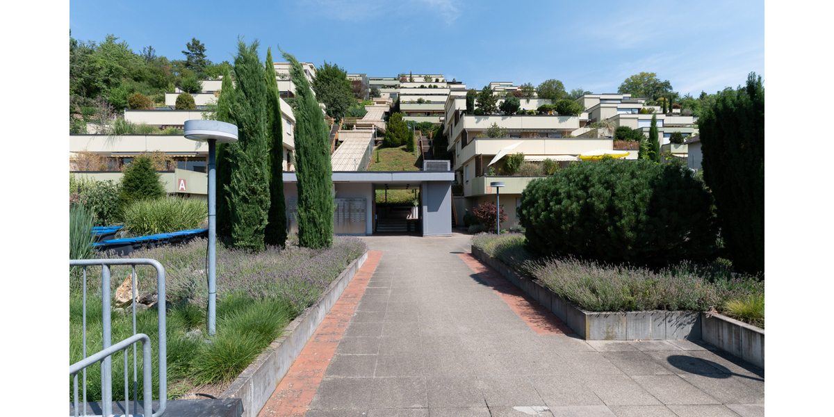 Wohnen mit Ausblick - Modernisierte 2,5-Zimmer Wohnung mit zwei Terrassen in Esslingen - 2.5 Esslingen am Neckar Oberesslingen | Angebot:27504263